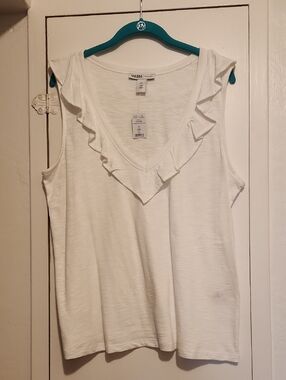 🔥White House Black Market White Ruffle V-Neck Tank